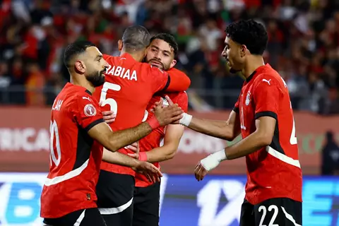 صلاح ومرموش على رأسهم.. 12 نجمًا ينتظرون اللقب الأول من أمم أفريقيا (صور)